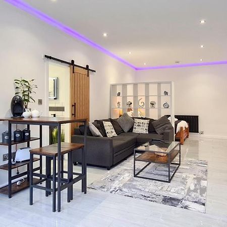 אייביברידג' The Studio, Luxury Modern Apartment In The South Hams, Stunning Walks On The Doorstep, A 20 Minute Drive To The Beautiful Sandy Beaches, Quiet Courtyard Setting, Shops, Bars And Restaurants A Short Walk Away! מראה חיצוני תמונה