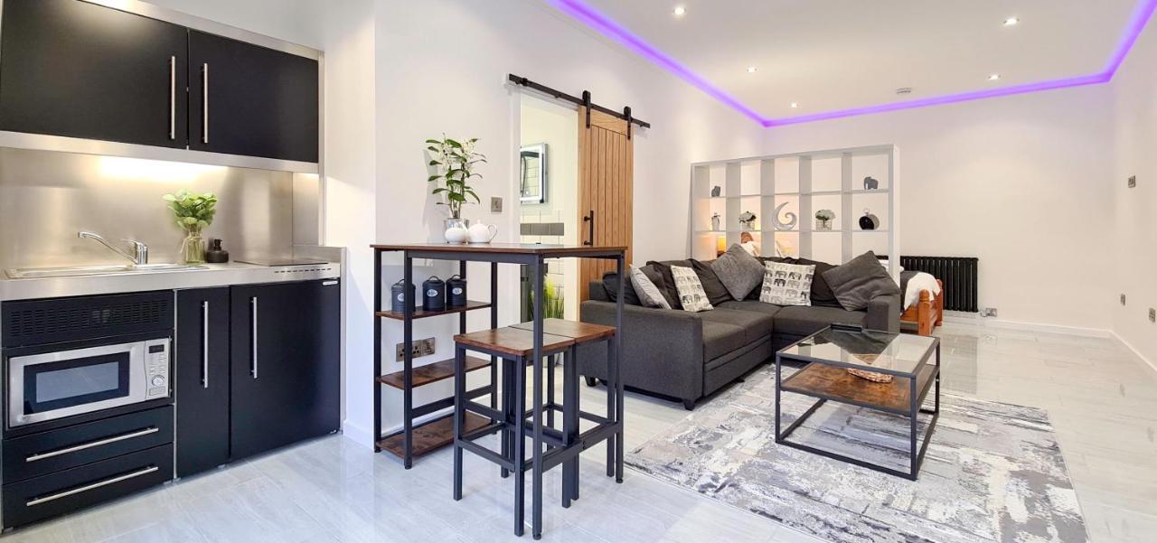 אייביברידג' The Studio, Luxury Modern Apartment In The South Hams, Stunning Walks On The Doorstep, A 20 Minute Drive To The Beautiful Sandy Beaches, Quiet Courtyard Setting, Shops, Bars And Restaurants A Short Walk Away! מראה חיצוני תמונה