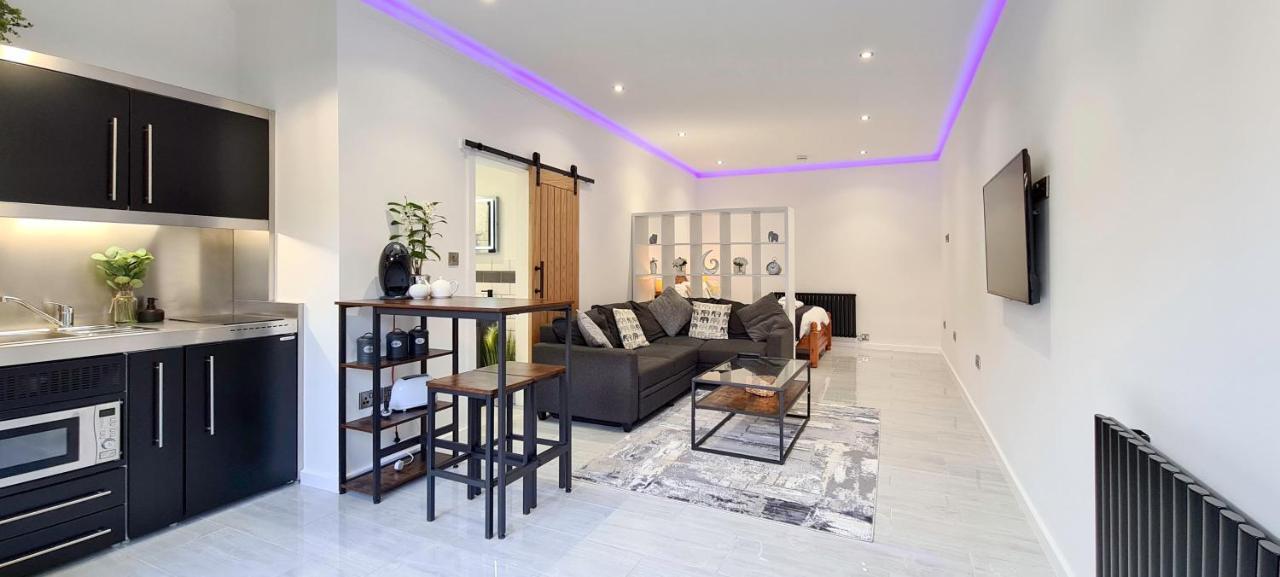אייביברידג' The Studio, Luxury Modern Apartment In The South Hams, Stunning Walks On The Doorstep, A 20 Minute Drive To The Beautiful Sandy Beaches, Quiet Courtyard Setting, Shops, Bars And Restaurants A Short Walk Away! מראה חיצוני תמונה