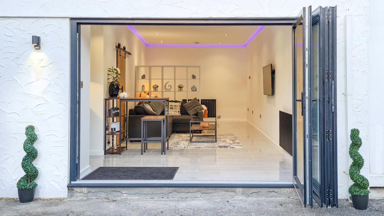 אייביברידג' The Studio, Luxury Modern Apartment In The South Hams, Stunning Walks On The Doorstep, A 20 Minute Drive To The Beautiful Sandy Beaches, Quiet Courtyard Setting, Shops, Bars And Restaurants A Short Walk Away! מראה חיצוני תמונה
